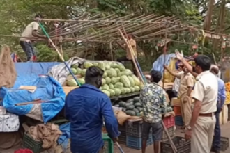 MMC workers clear handcarts from Vasco footpaths