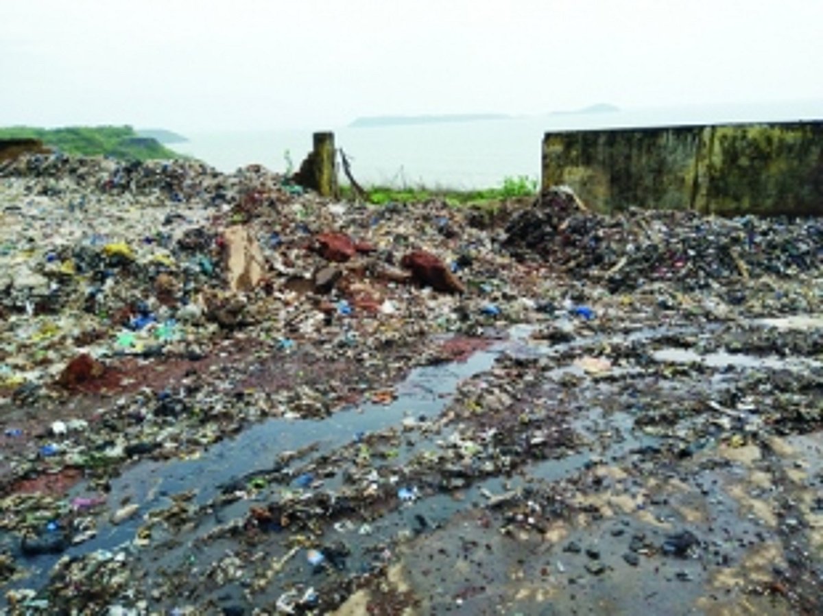 MMC’s garbage plant  releasing leachate into sea