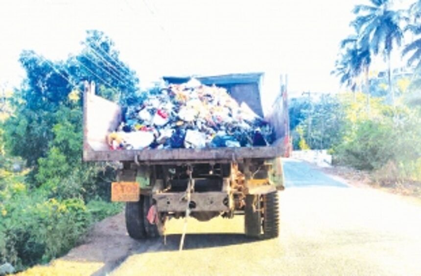 MMC’s open truck regularly littering garbage at Cunchelim