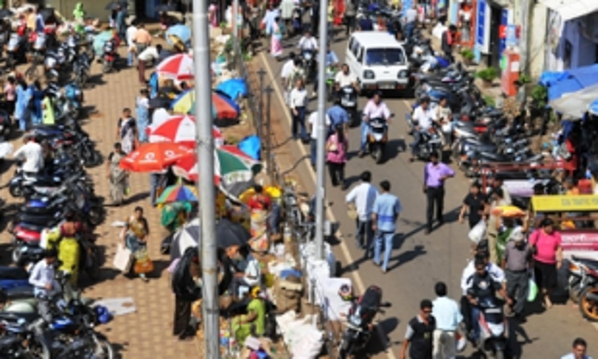 Mad rush for tarpaulin  at Ponda Market