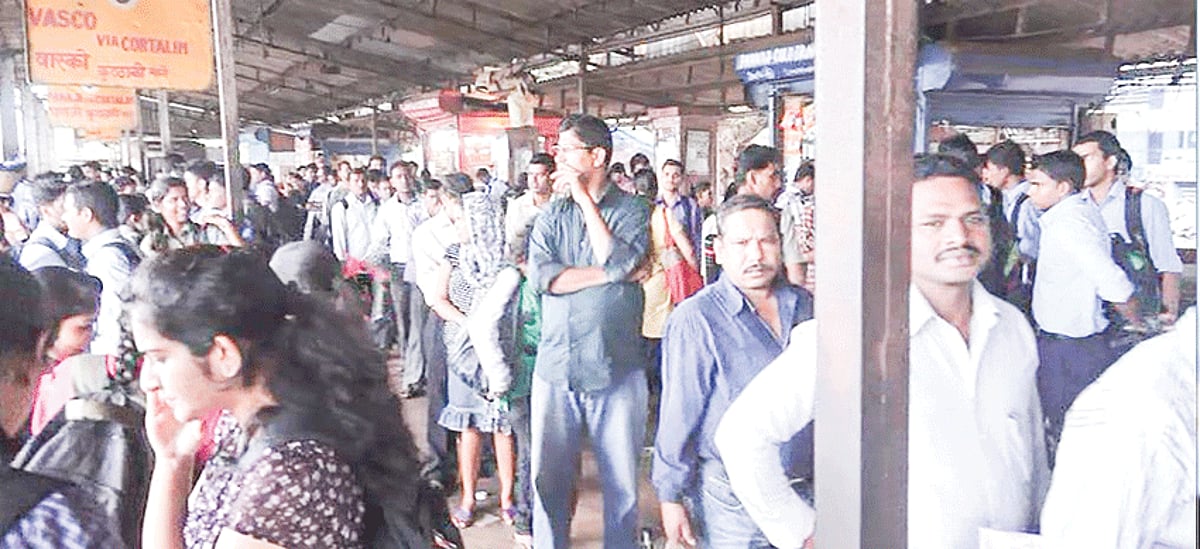 Mad rush of commuters at the Margao bus stand during morning peak hours