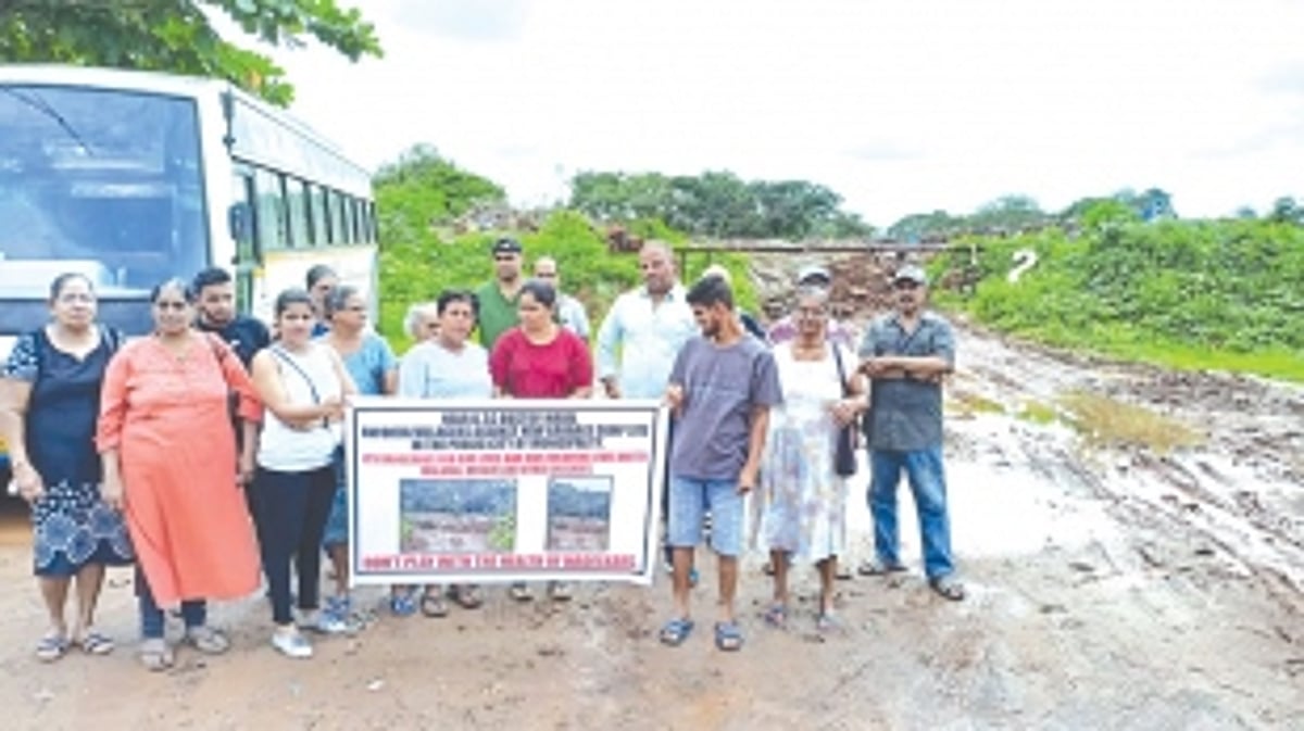 Madel locals stage protest over dumping of garbage near KTC Bus Stand