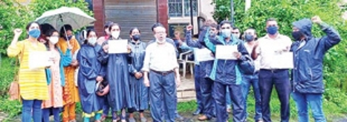 Madgaum Bank employees  protest salary delay