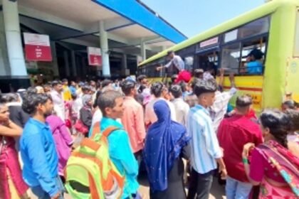 Maha, K’taka voters exiting Goa grapple with shortage of buses in Panjim, Margao