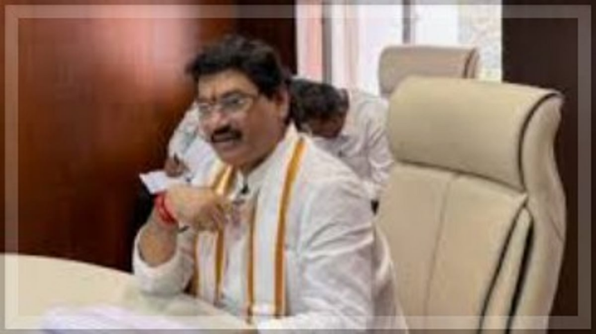Maharashtra Minister Dhananjay Munde Resigns After Associate's Arrest in Sarpanch Murder Case 1 Maharashtra Minister Dhananjay Munde Resigns After Associate's Arrest in Sarpanch Murder Case