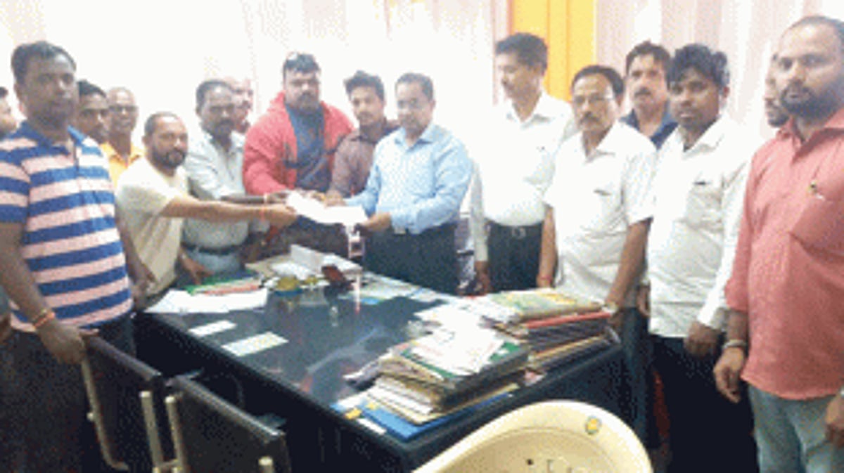 Maina Kavrem locals meet officials over power cuts