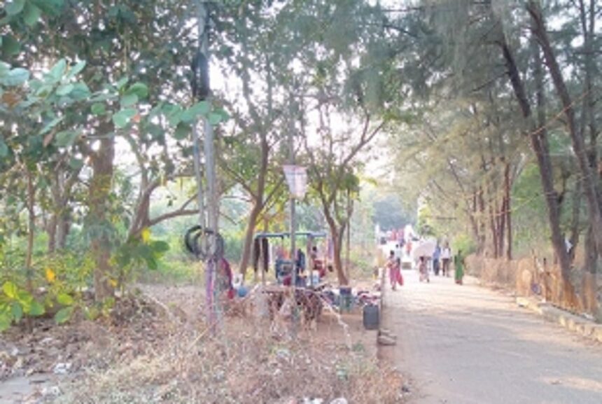 Maintain the city walkway at Rua De Ourem