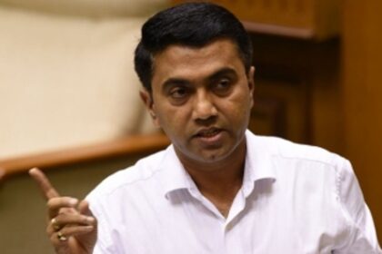 Make roads pothole free by month-end, CM directs PWD