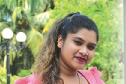 Making the audience laugh to her tunes