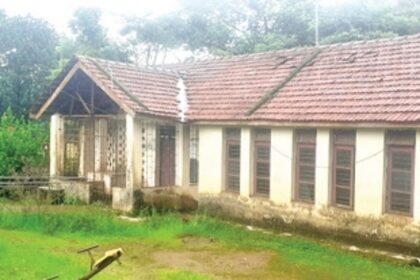 Maloli govt primary school  in dilapidated condition