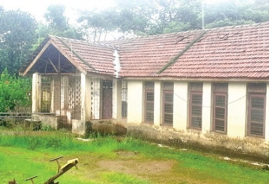 Maloli govt primary school  in dilapidated condition