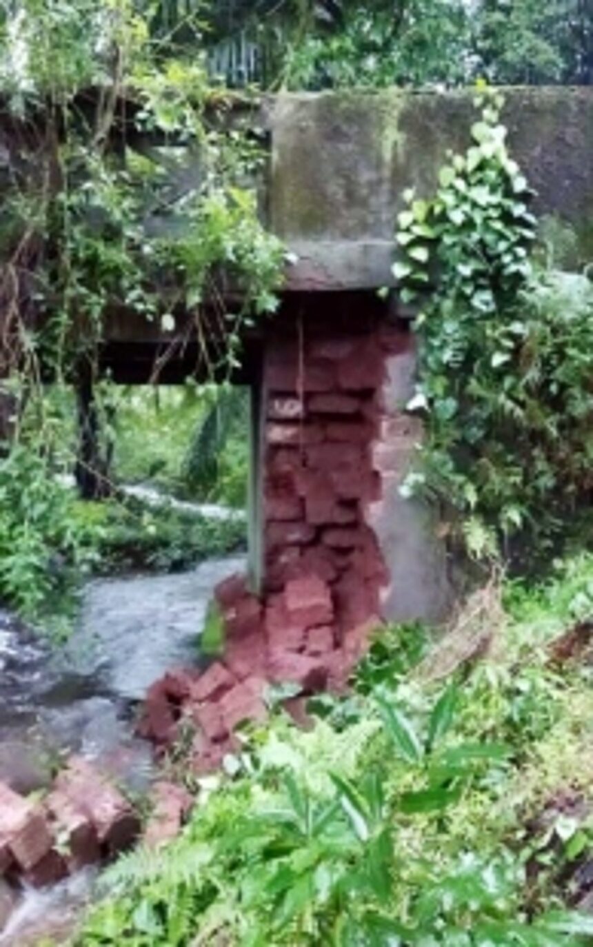 Maloli village bridge collapses