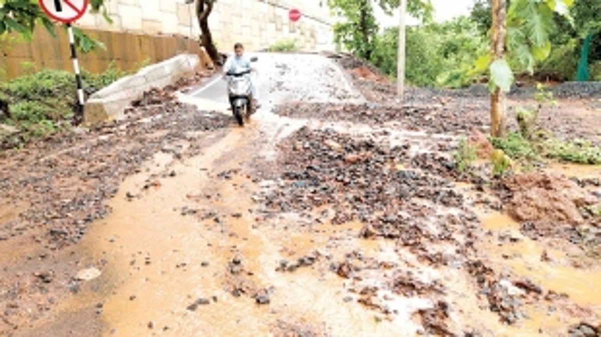 Malpem-Pernem road turns into death trap