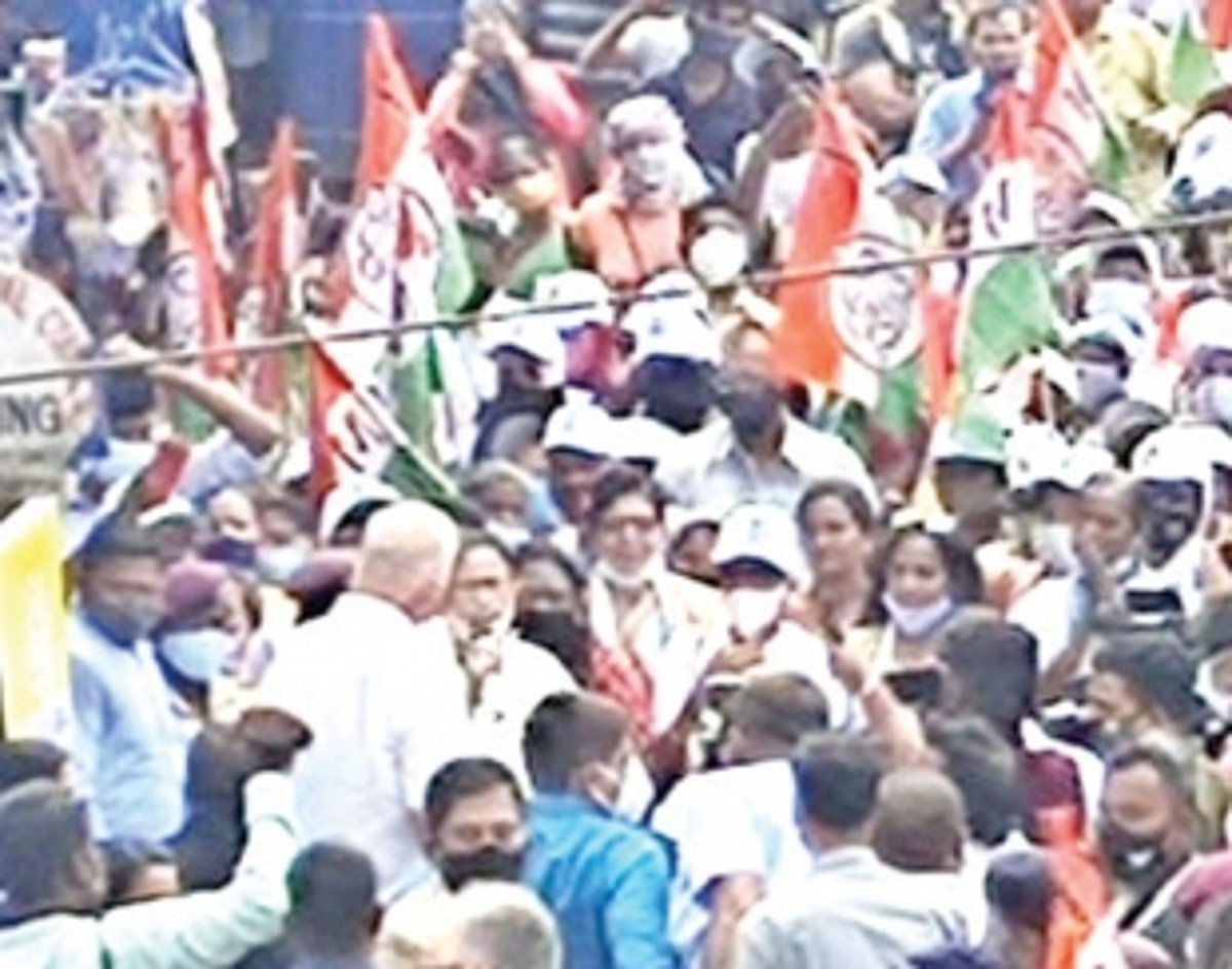 Mamata visits Mapusa market