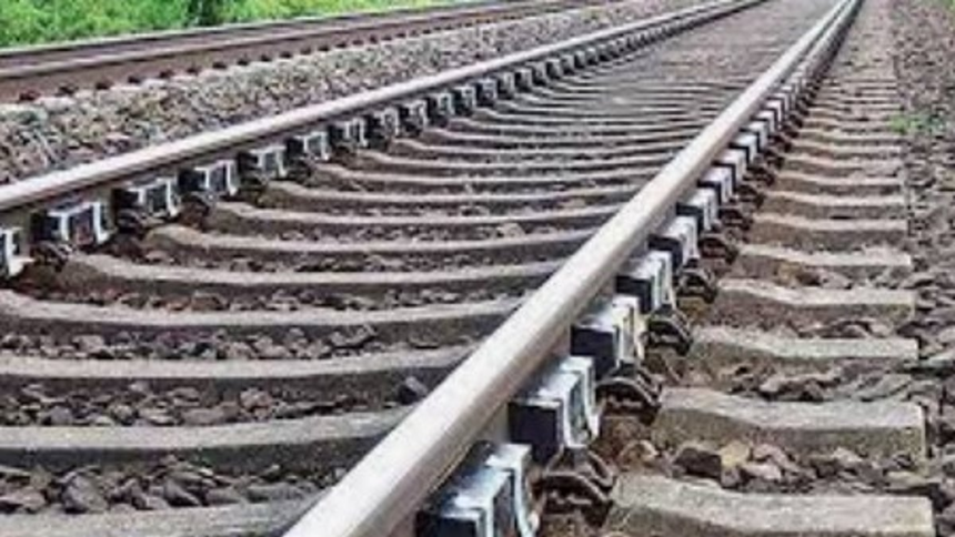 Man Held for Pushing Woman to Death in Front of Moving Train in Thane 1 Man Held for Pushing Woman to Death in Front of Moving Train in Thane