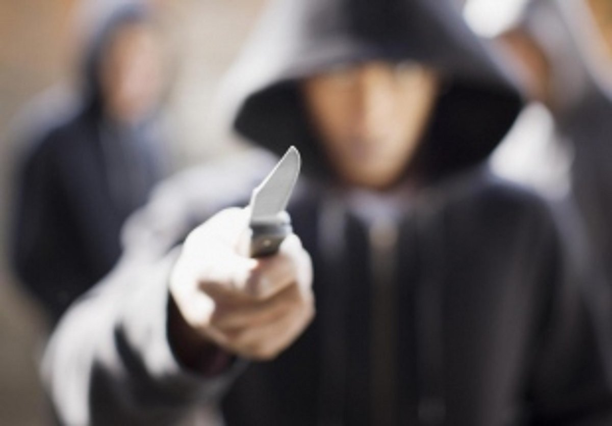 Man arrested for robbing woman at knifepoint