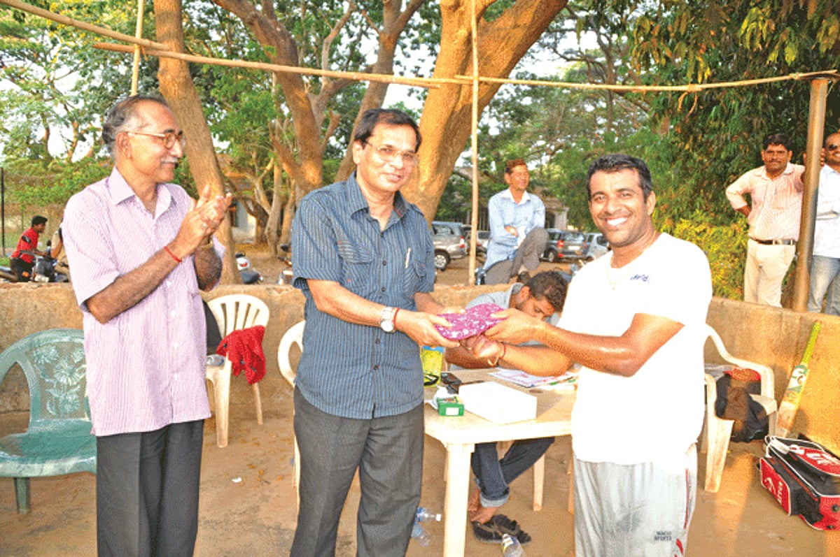 Man-of-the-match Yatin Bakhale receiving the award.