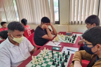 Mandar, Devesh in joint lead