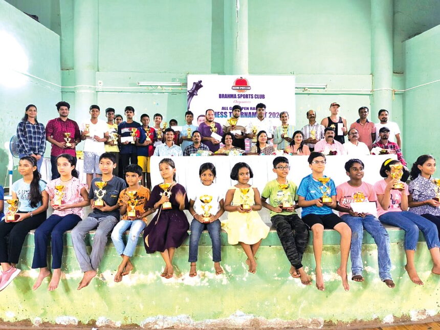 Mandar emerges champion in Open Rapid Chess Tournament 1 Mandar emerges champion in
Open Rapid Chess Tournament