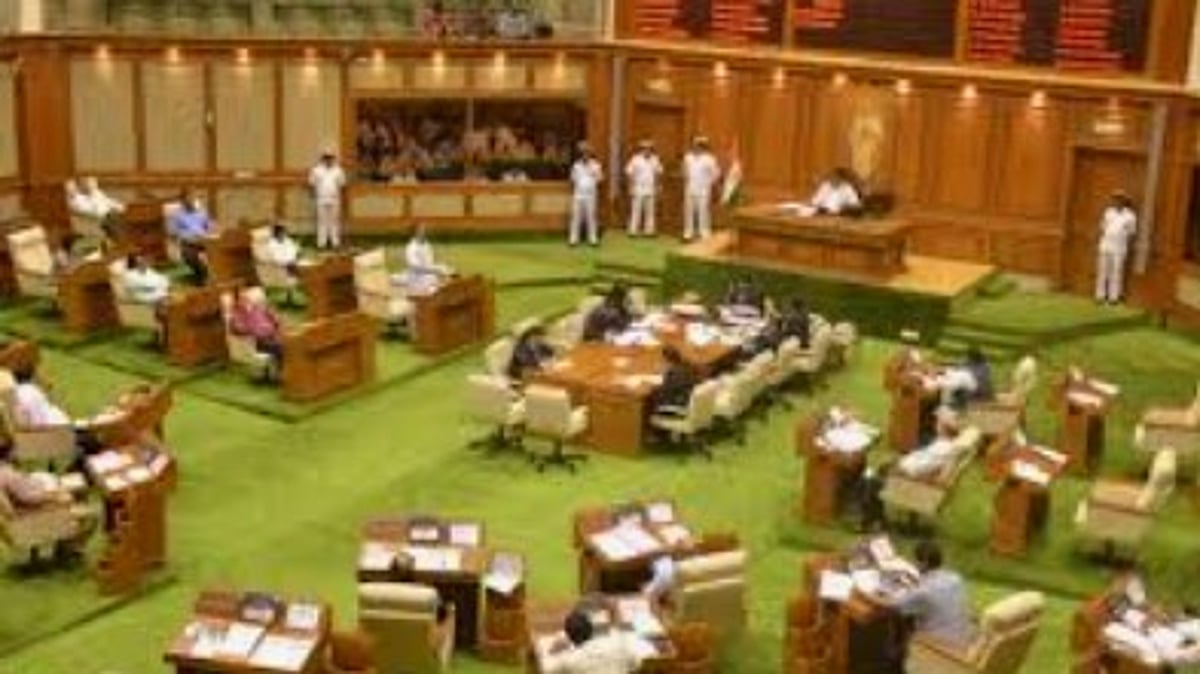 Mandrem MLA Jit Arolkar Criticizes Delay in Tuem EMC Project, CM Pramod Sawant Responds