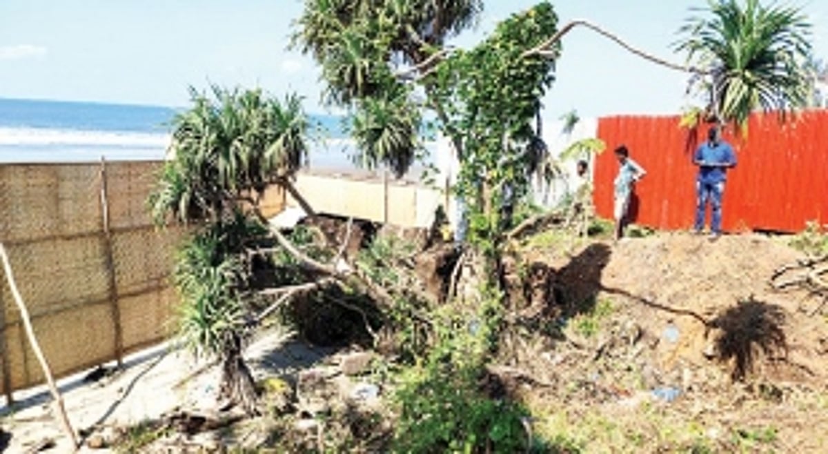 Mandrem panchayat stops ‘illegal’  construction on Ashwem Beach