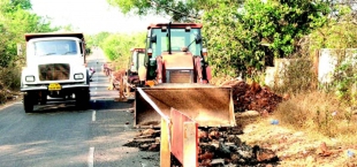 Mandrem roads are a nightmare for motorists and two-wheeler riders