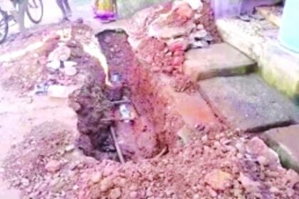 Mangor residents protest contamination of drinking water due to sewage discharge