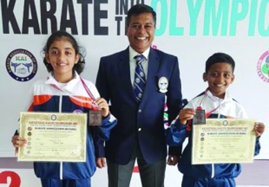 Manya, Ram clinch bronze 1 Manya, Ram clinch bronze