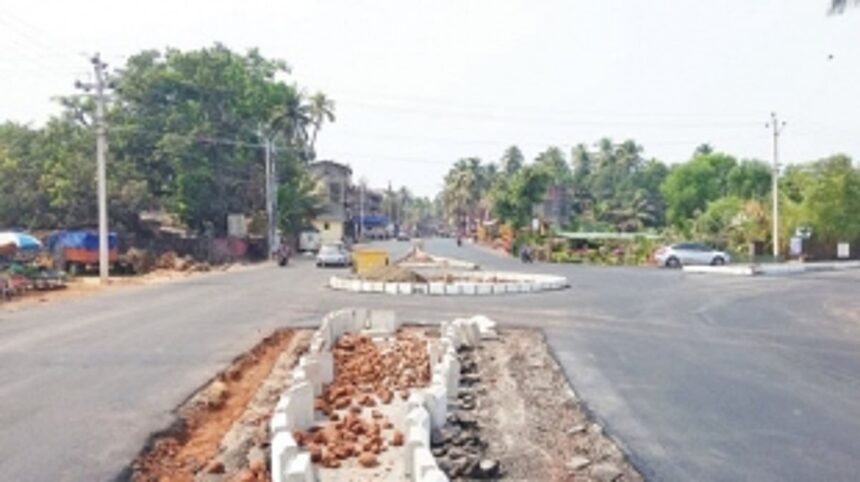 Mapusa-Calangute road widening work gives commuters respite 1 Mapusa-Calangute road widening work gives commuters respite