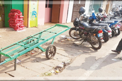 Mapusa Market Chaos: MMC Urged to Remove Shopkeepers' Illegal Barriers