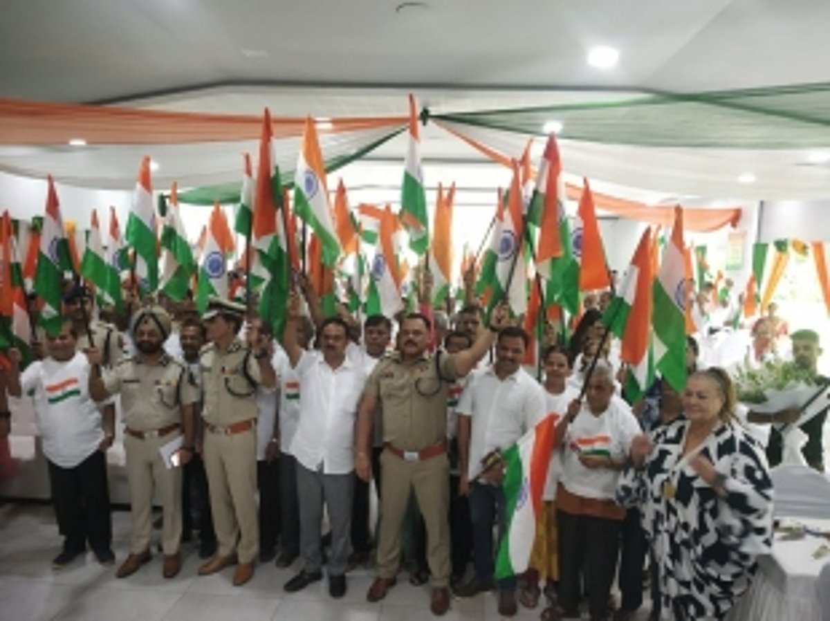 Mapusa Police celebrate 75th I-Day with senior citizens