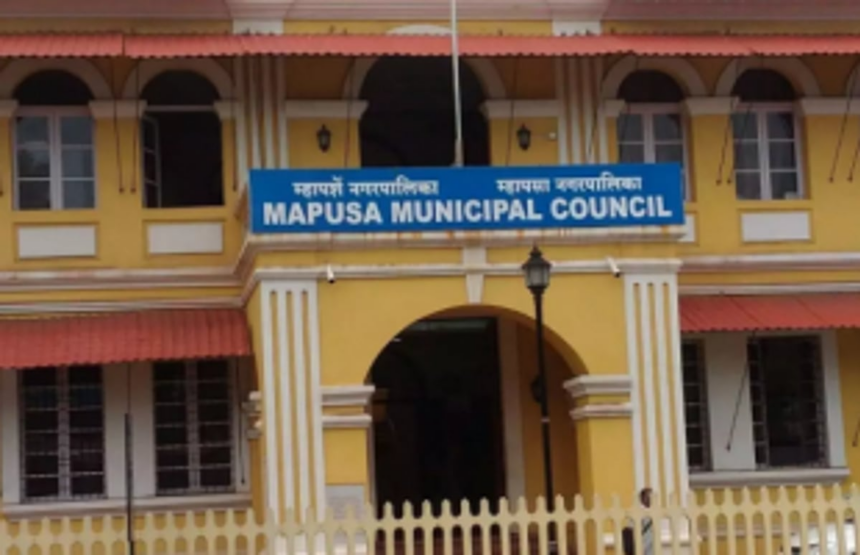 Mapusa civic workers protest, demand hike in daily wages