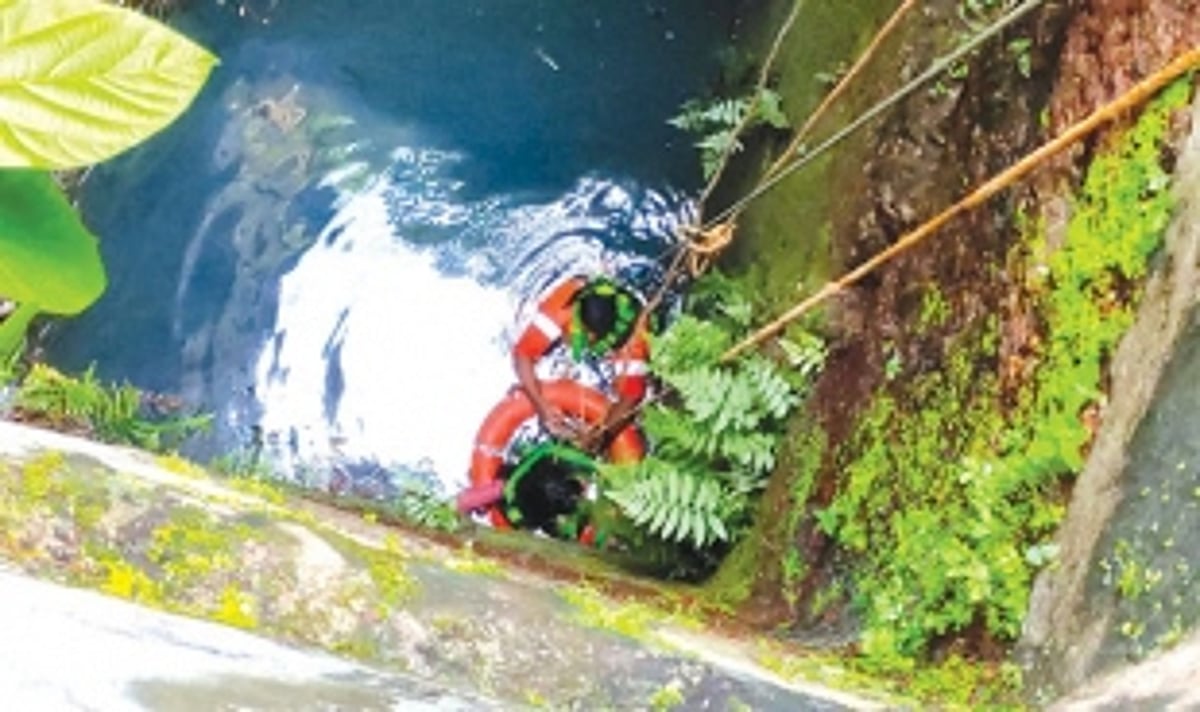 Mapusa fire personnel saves 14-year-old from 45-feet-deep well in Duler