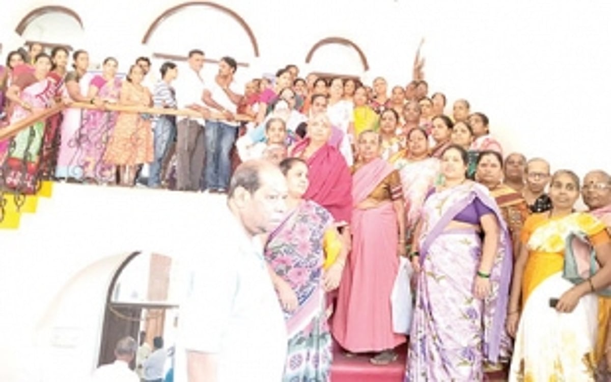 Mapusa fish vendors meet  MMC CO, air their grievances