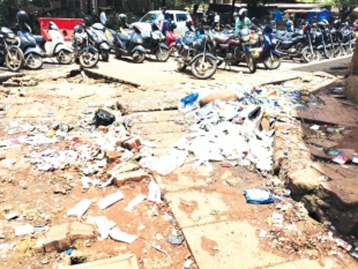 Mapusa market marred with litter and food waste; poses health threat