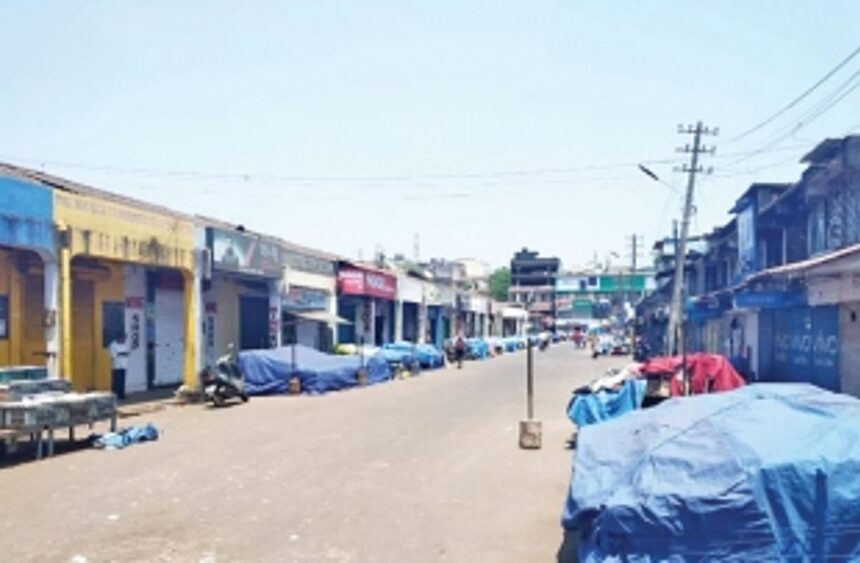Mapusa market merchants down shutters