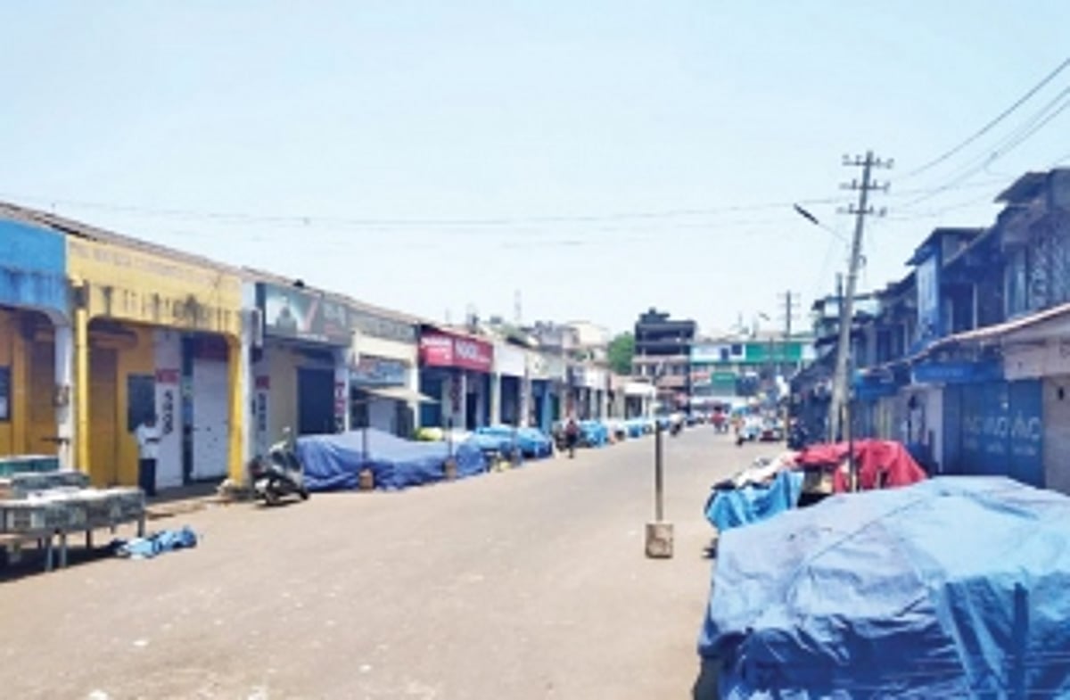 Mapusa market merchants down shutters