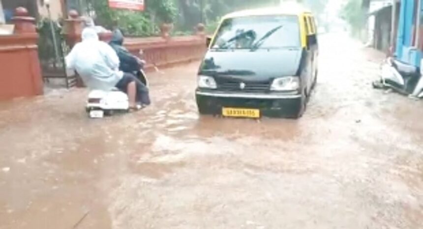 Mapusa roads flooded, motorists face hardship