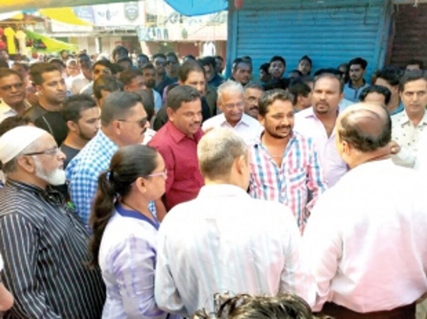 Mapusa traders keep shops shut to protest illegalities