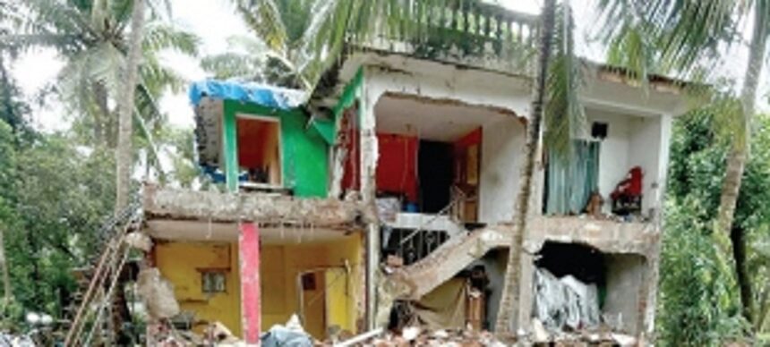Mapusa woman knocks at GHRC door 1 Mapusa woman knocks at GHRC door