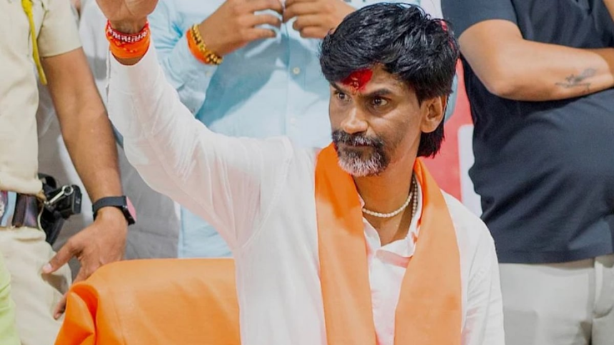 Maratha Protest Causes Traffic Disruptions in South Mumbai, Police Advise Caution 1 Maratha Protest Causes Traffic Disruptions in South Mumbai, Police Advise Caution