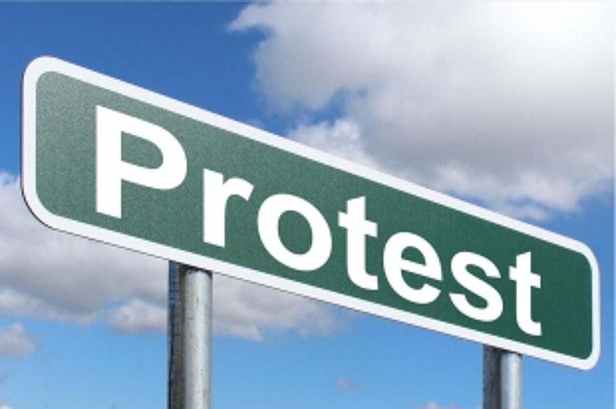 Marcaim locals hold  protest against company