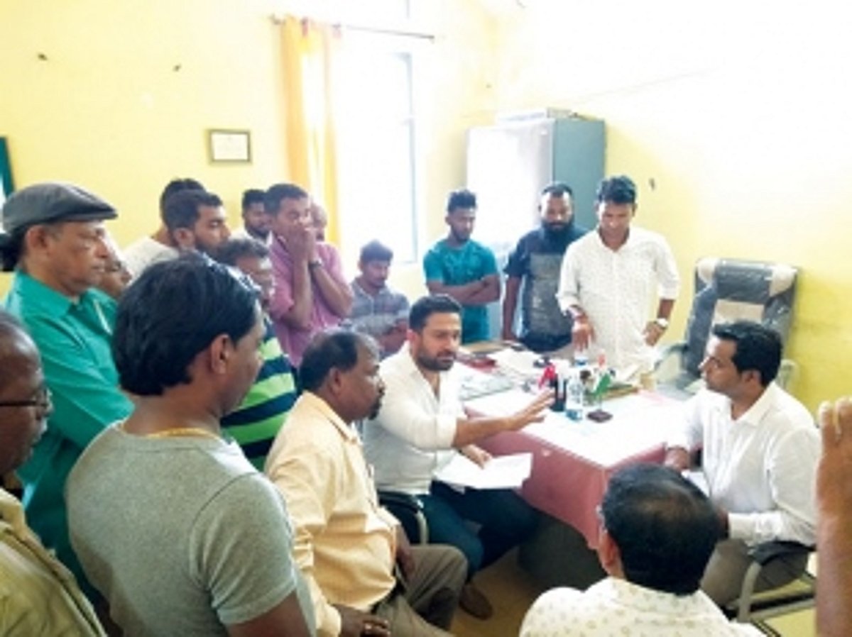 Marcaim villagers confront officials  over pollution caused by factories
