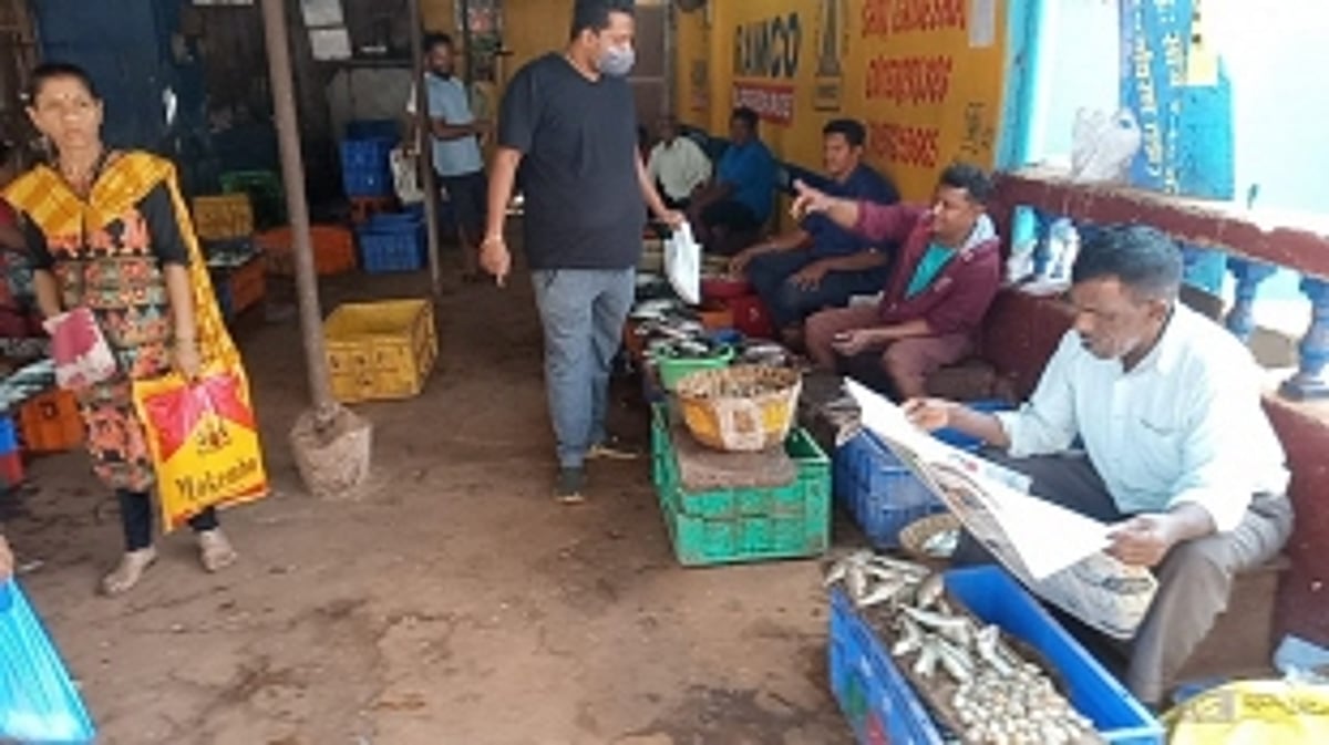 Marcel fish vendors’ move to new shed only lasts a day as they prefer old haunt