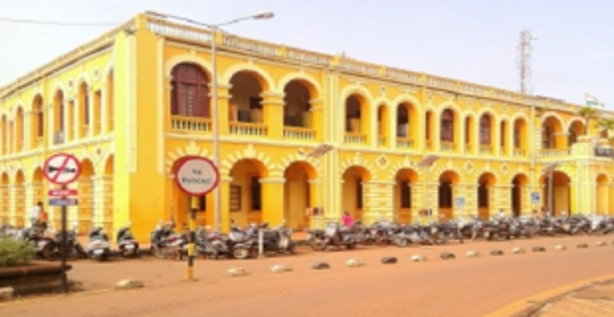 Margao Municipal Council conducts drive against footpath encroachment