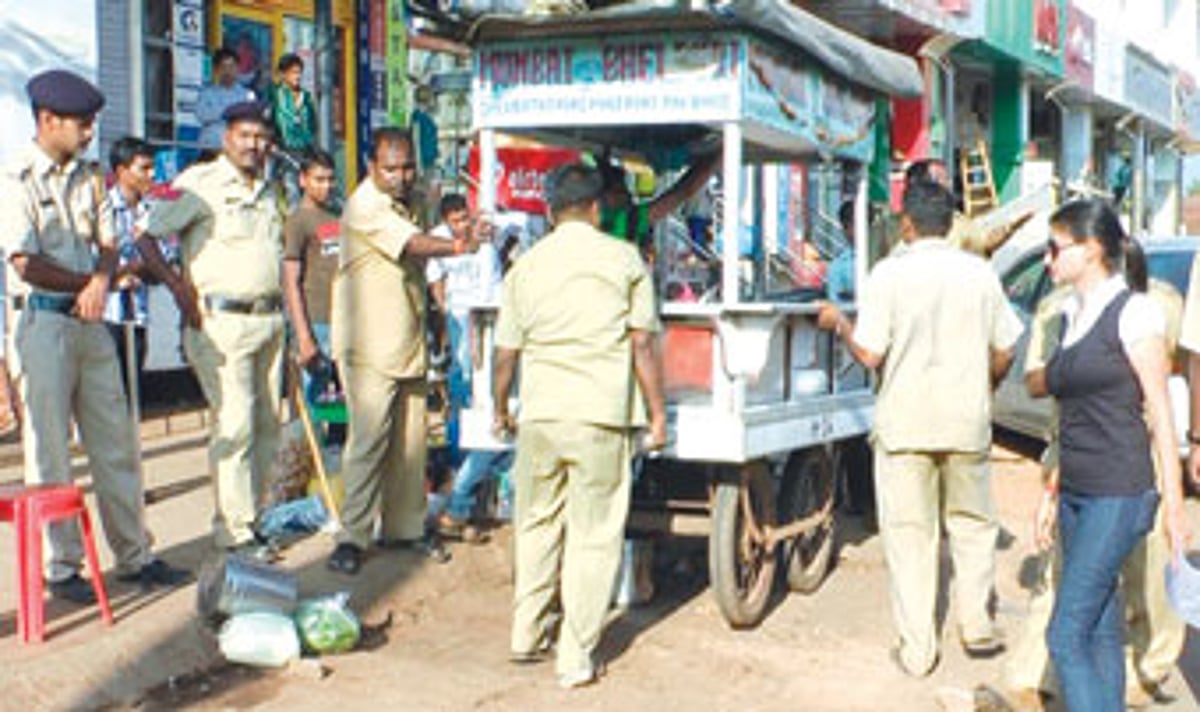 Margao Municipal workers resumed their anti-encroachment drive