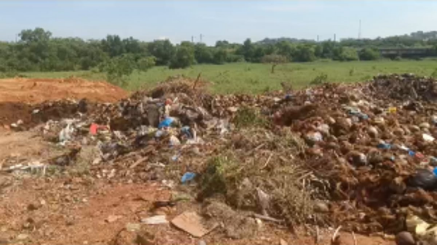 Margao Municipality Initiates Cleanup Following Outcry Over Garbage Dumping Near Western Bypass in Benaulim