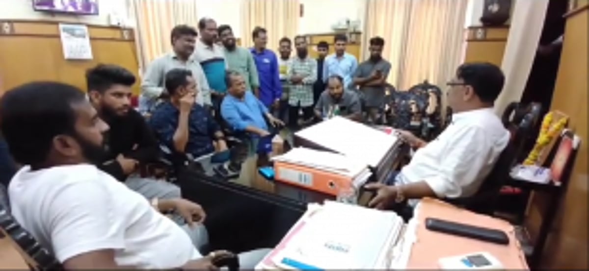 Margao Tender Coconut Sellers Meet MMC CP after Selling Ban