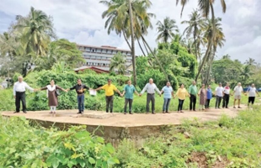 Margao citizens hold human chain protest against Rs 81 lakh spend on shifting of nullah