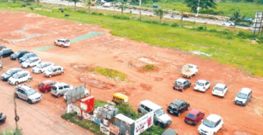 Margao civic body fails to stop footpath encroachments around SGPDA ground 1 Margao civic body fails to stop footpath encroachments around SGPDA ground